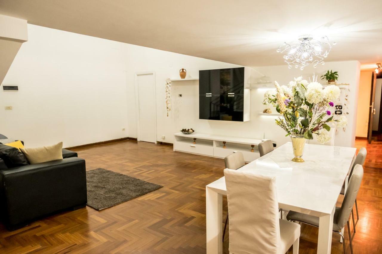 Hotel Il Salotto Di Nonna Cornelia 2 à Naples Extérieur photo